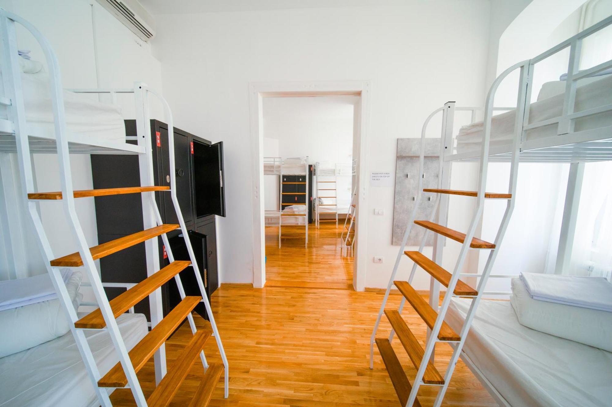 New Generation Hostel Como Lake Eksteriør billede