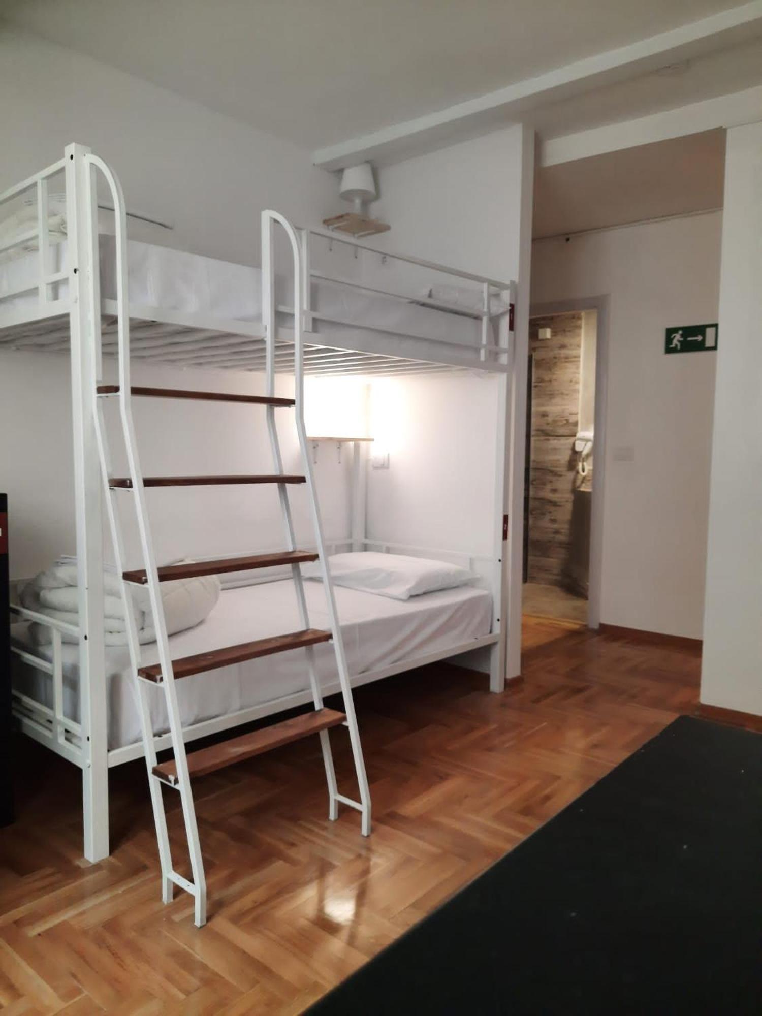 New Generation Hostel Como Lake Eksteriør billede